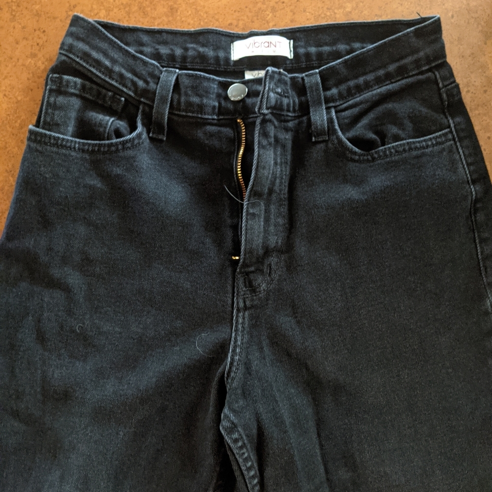 Black Vibrant mom jeans in size 28
